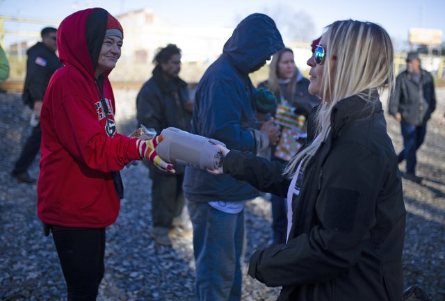 How 911 dispatchers and the Gainesville Police Department help the homeless this Christmas