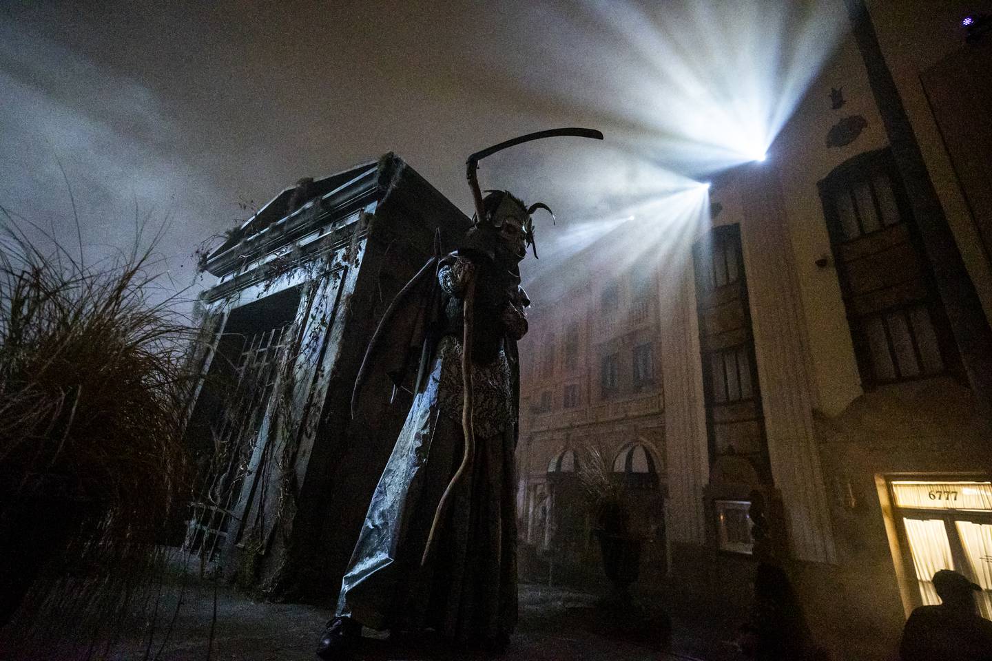 Darkness has fallen on Graveyard: Deadly Unrest, one of the HHN scare zones at Universal Studios. 