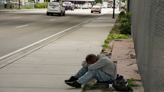 Homeless Seek Shelter From South Florida's Plummeting Temperatures - CBS Miami