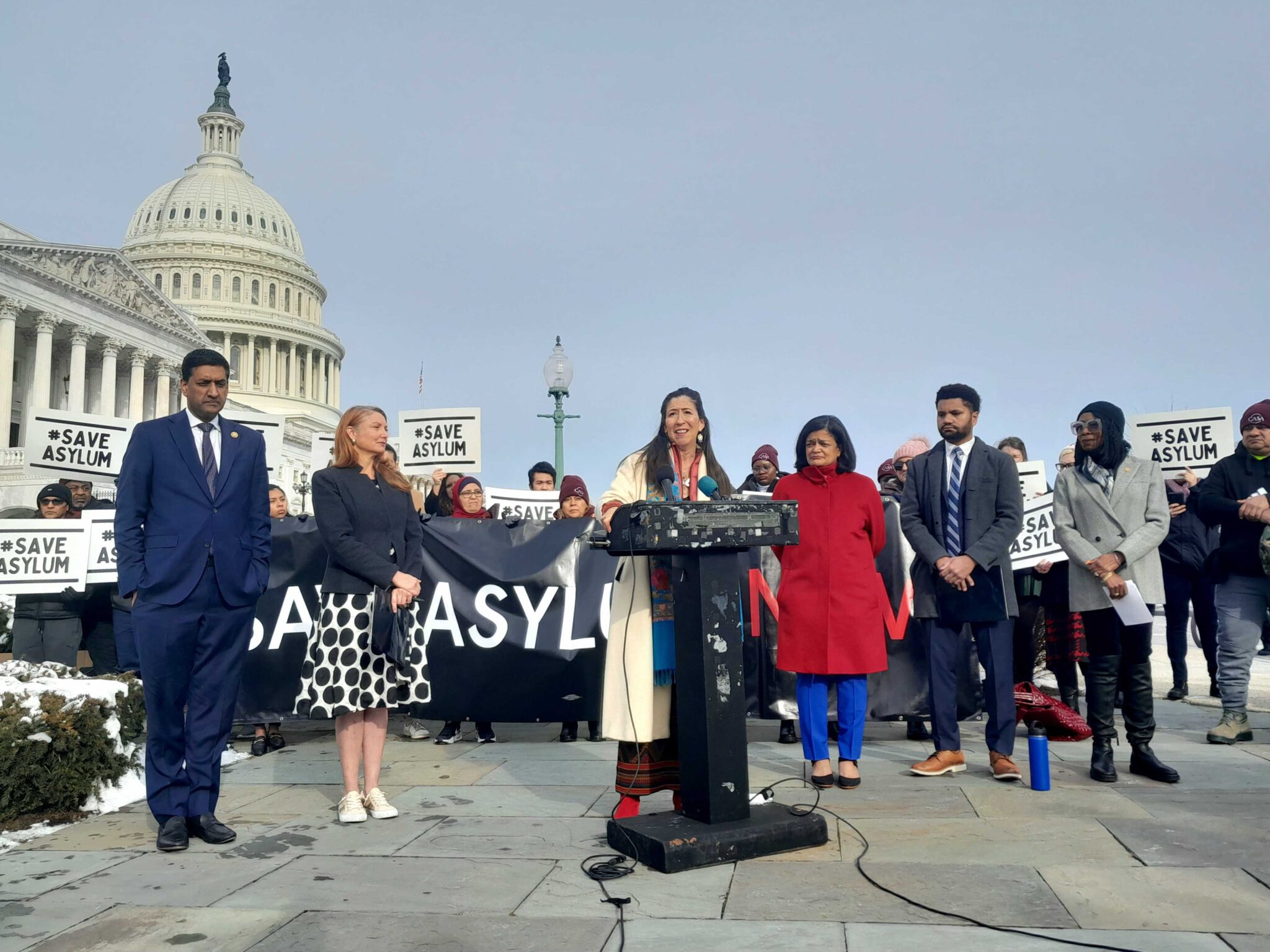 Hispanic and progressive Democrats protest proposals to limit asylum for immigrants